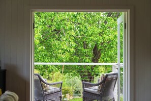 Interior - 'Meadow Mist' - Private Garden Estate Near Berry (Far Meadow)