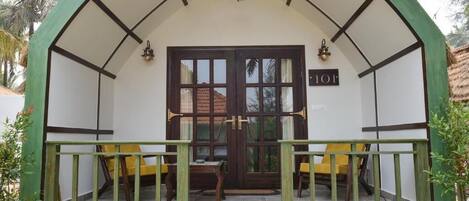 Luxury Cottage | Exterior detail