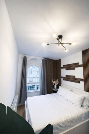 1 bedroom, iron/ironing board, free WiFi, bed sheets - Stylish Hyde Park Apartment – Walk to Paddington (London)