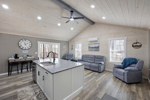 Interior - Brand new 2-bedroom cabin just outside the city limits of Clarksville. (Clarksville)