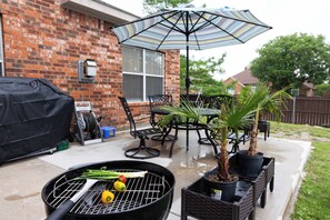 Outdoor dining - Elegant 3BR Retreat in Allen, TX, Cozy, Quiet & Private (Allen)