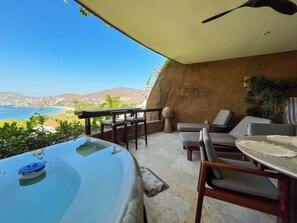 Outdoor spa tub - Horizon house, La Ropa Beach, Zihuatanejo (Zihuatanejo)