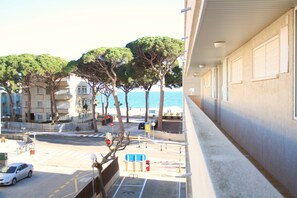 Property grounds - Sol Daurat seafront apartment (Cambrils)
