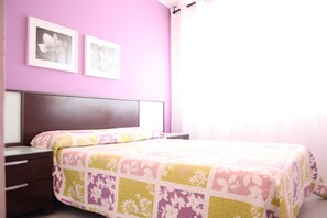 WiFi, bed sheets - Sol Daurat seafront apartment (Cambrils)