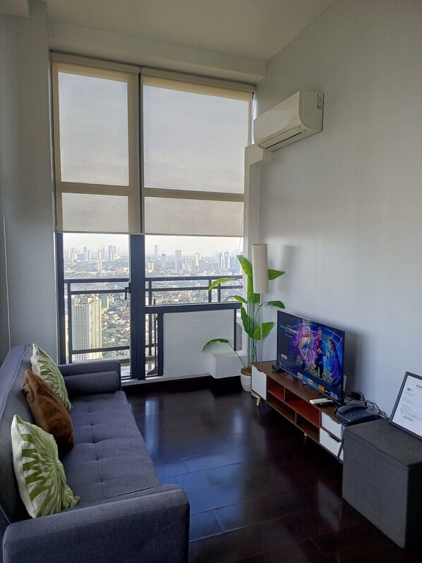 Living area - Ultra Luxury 66F Penthouse Skyline View (Centuria Medical Makati Century City)