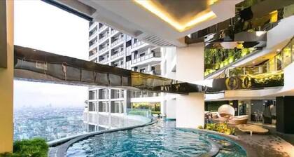 Ultra Luxury 66F Penthouse Skyline View