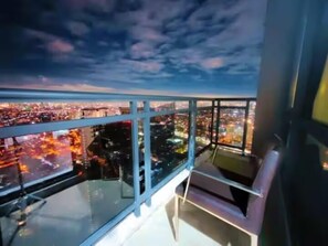 Terrace/patio - Ultra Luxury 66F Penthouse Skyline View (Makati)