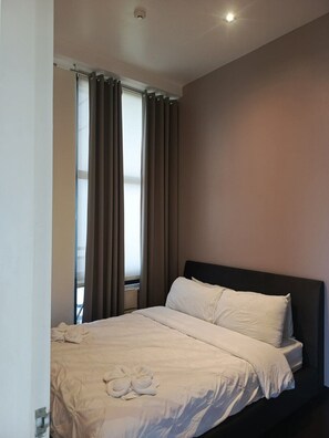 Room - Ultra Luxury 66F Penthouse Skyline View (Centuria Medical Makati Century City)