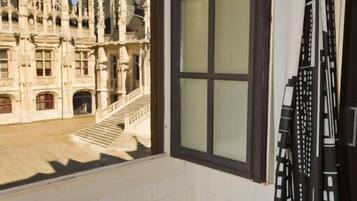 Kamar Triple Keluarga, pemandangan kota | Kamar mandi