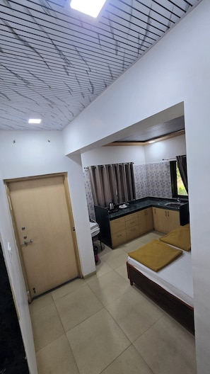 Deluxe Studio Suite, Mountain View | Living area