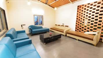 Suite estudio Deluxe, vista a la montaña | Interior