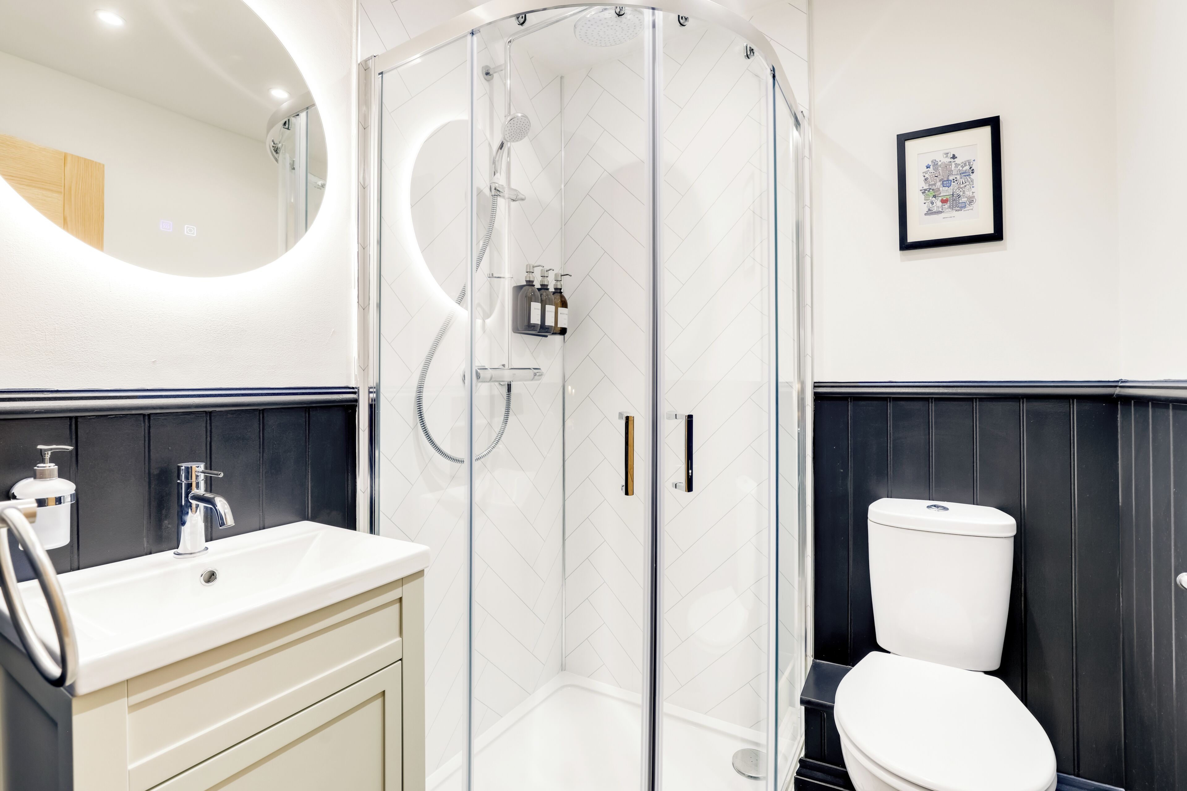 Comfort Double Room | Bathroom | Shower, free toiletries, towels, soap