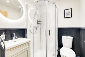 Comfort Double Room | Bathroom | Shower, free toiletries, towels, soap - The Jam Jar  (Newcastle-upon-Tyne)