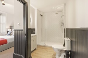 Room, Multiple Beds, Non Smoking, Private Bathroom | Bathroom | Shower, free toiletries, towels, soap