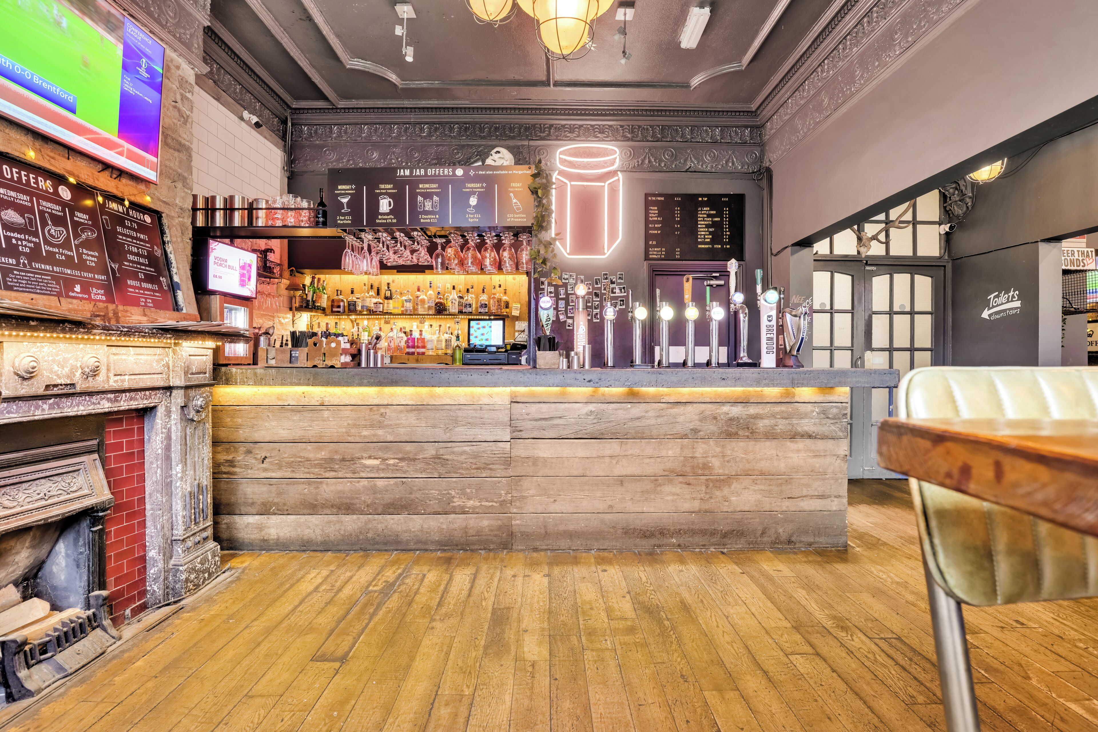 Bar (en la propiedad)