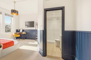 Habitación Deluxe | Escritorio y espacio para trabajar con un portátil
