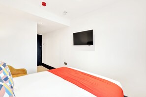 Double Room | Desk, laptop workspace, iron/ironing board, free WiFi - The Jam Jar  (Newcastle-upon-Tyne)
