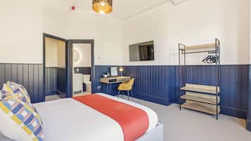 Deluxe Room | Desk, laptop workspace, iron/ironing board, free WiFi