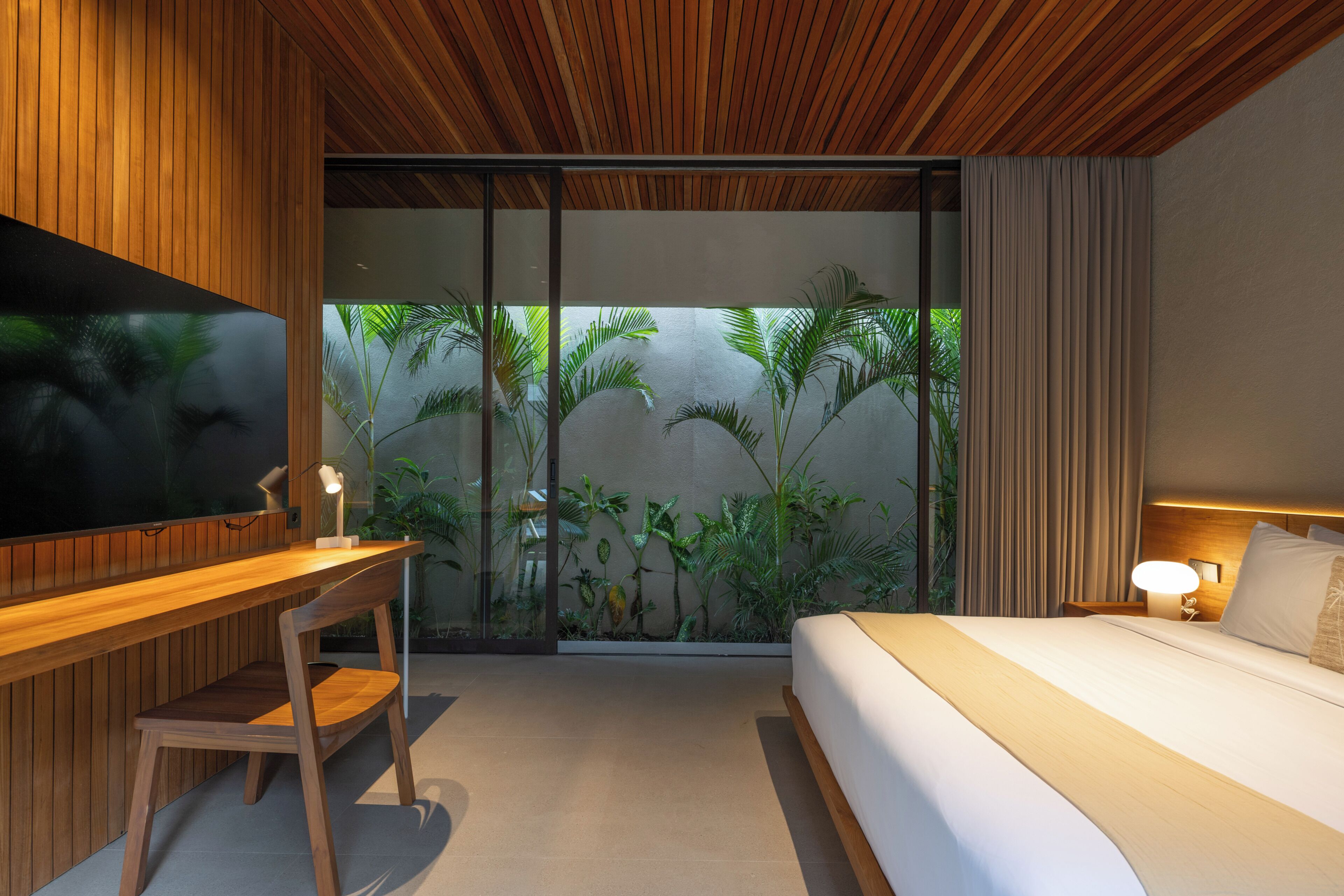 Vila, 3 quartos, piscina particular | Cofres nos quartos, escrivaninha, espaço de trabalho para notebook