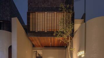 Pintu masuk properti