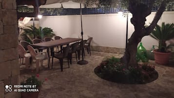 Classic-Villa, Terrasse | Speisen im Freien