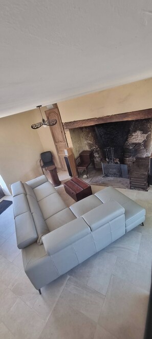 Fireplace - House with spa in the heart of the countryside (Anglars-Nozac)