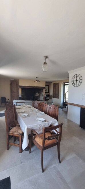 Dining - House with spa in the heart of the countryside (Anglars-Nozac)