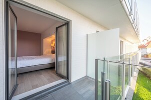 Apartamento clásico, 2 habitaciones | Balcón