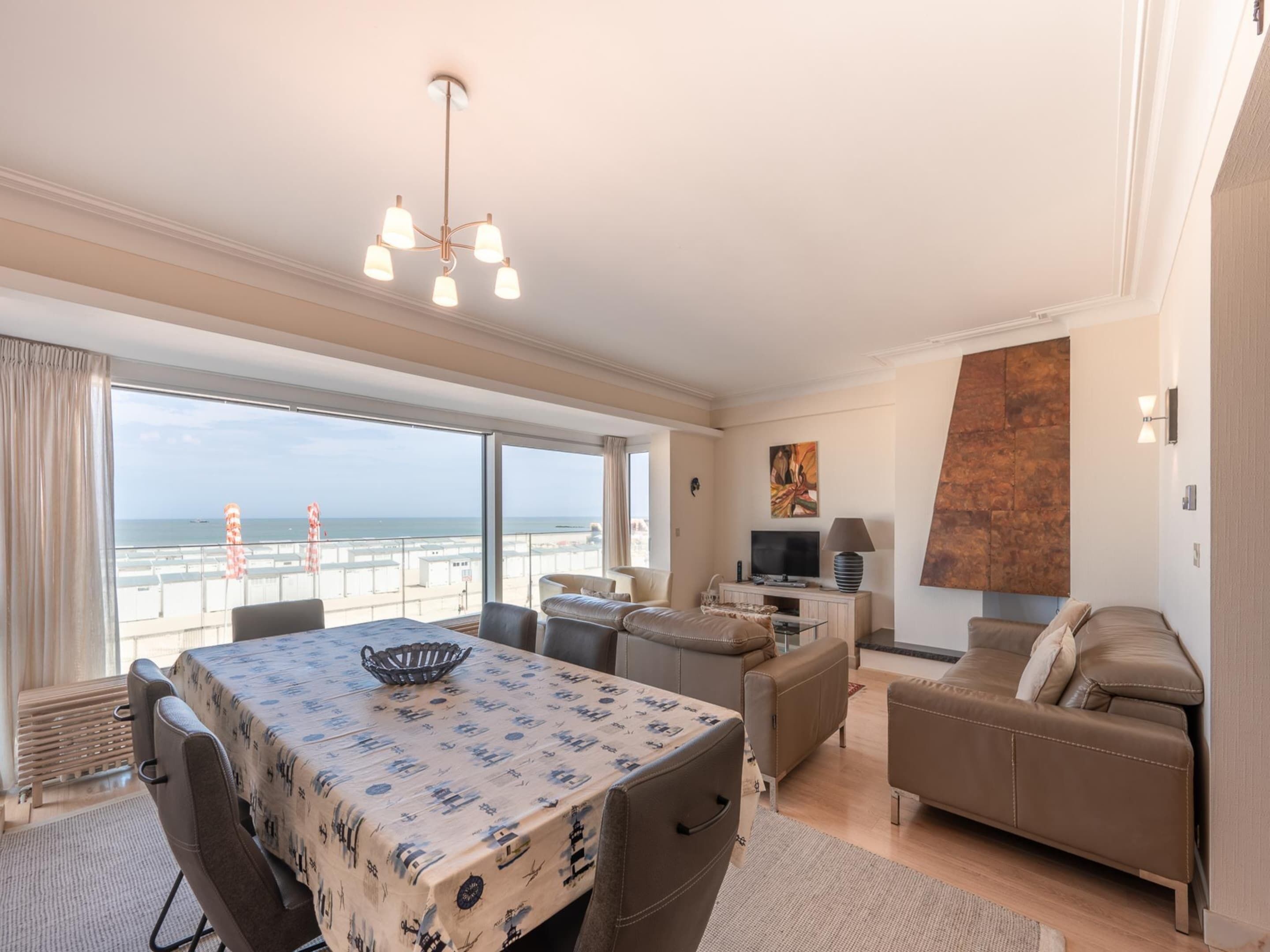 Comfort Apartment, 4 Bedrooms | Dining