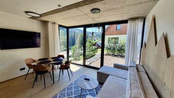 Classic Apartment, 2 Bedrooms | Living room