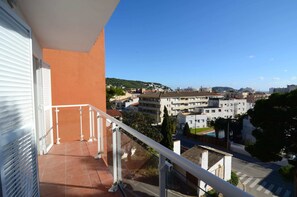 Classic Apartment, 4 Bedrooms | Property grounds - Apartment in Spain Near Sandy Beach (Torroella de Montgrí)