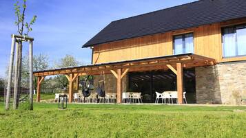 Classic Villa, Multiple Bedrooms | Outdoor dining