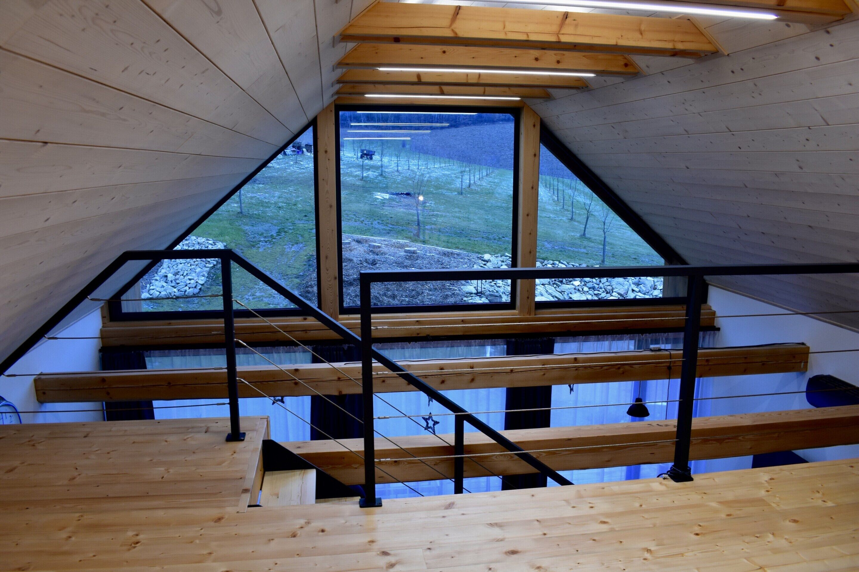 المنشأة من الداخل