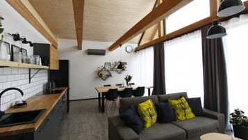 Classic House, 3 Bedrooms | Living room