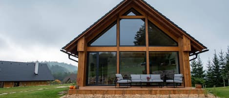 Villa clásica, varias habitaciones | Exterior