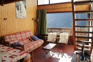 Classic-Apartment, 2 Schlafzimmer | Wohnzimmer