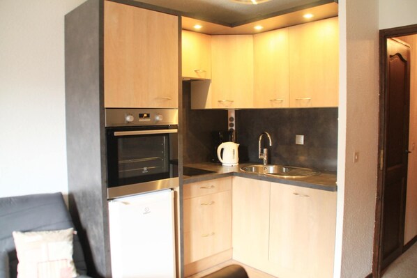 Fridge, microwave, oven, dishwasher - Apartment Corina for 5 People (Chatel)
