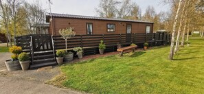 Exterior - Alfie's Place. Felmoor Park (Felmoor Park)