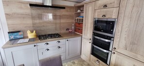 Fridge, microwave, oven, dishwasher - Alfie's Place. Felmoor Park (Felmoor Park)