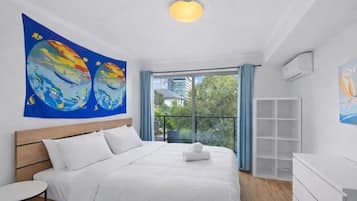 1 slaapkamer, een laptopwerkplek, beddengoed