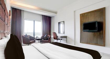 Super Townhouse Oak Bharuch Near Railway Station