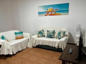 Living area - Double room in a shared low bathroom Shared areas (CN)