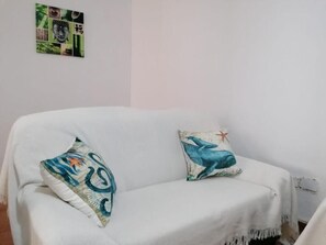 Interior - Double room in a shared low bathroom Shared areas (CN)