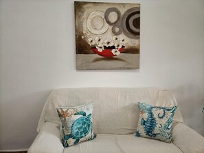Interior - Double room in a shared low bathroom Shared areas (CN)