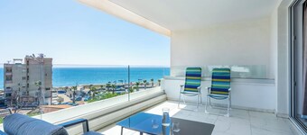 Oyster 1-BR Apt & Pool in Larnaca