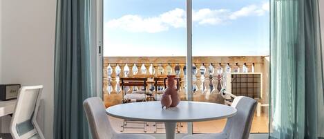 تناول الطعام