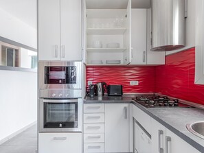 Fridge, microwave, oven, dishwasher - Winahost Ronda Sant Antoni BCN (Barcelona)