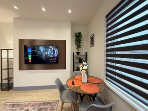 Dining - 6 Humberside Apartment (Cleethorpes)