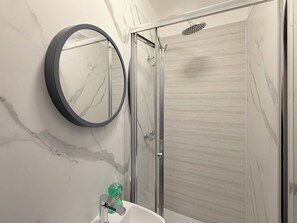Shower, hair dryer - 3 Humberside Apartment (Cleethorpes)
