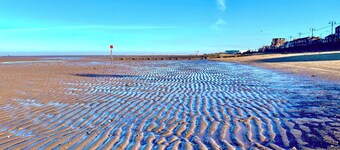 2 Humberside Apartment